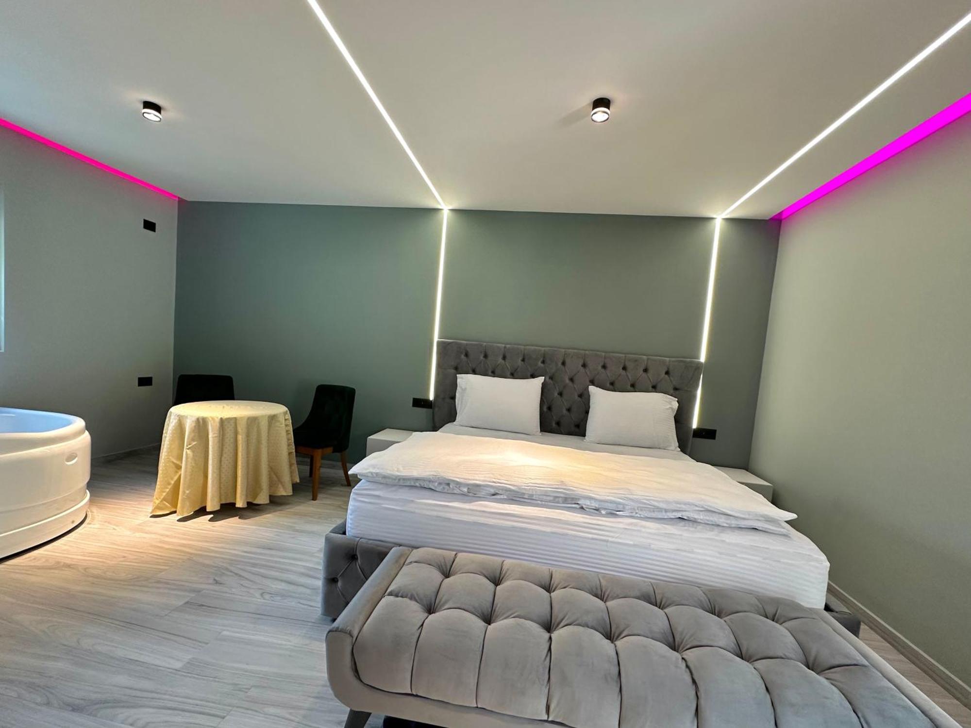 Breezy Hotel Valbone Room photo
